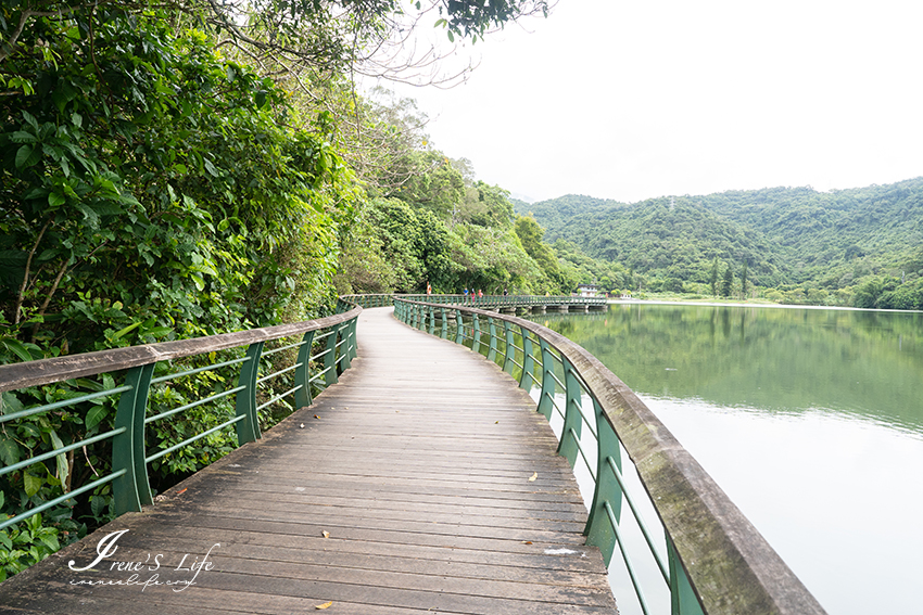 宜蘭礁溪唯美環湖步道，湖光山色相伴，還有小朋友最愛的大碗公溜滑梯