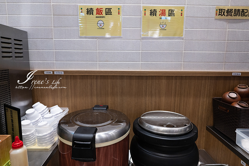 家樂福重新店美食｜定食、鍋物種類多，通通不超過400元，兒童餐一百元有找，內用霜淇淋無限吃到飽！