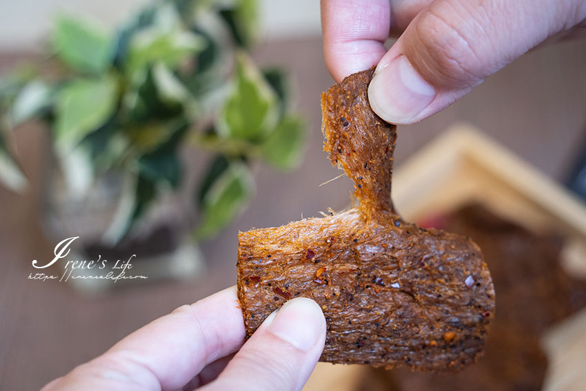 人氣團購美食｜大人小孩都愛吃的植物肉乾，木直肉乾口味多又有咀嚼感，蔬食葷食者必吃