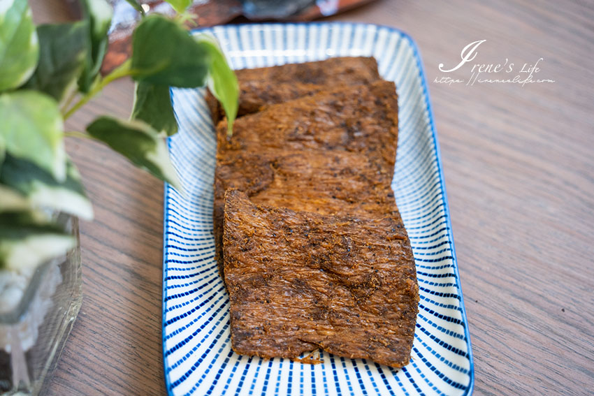 人氣團購美食｜大人小孩都愛吃的植物肉乾，木直肉乾口味多又有咀嚼感，蔬食葷食者必吃