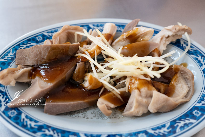 台北橋站美食｜鴨肉飯順口好吃，微帶淡淡煙燻味，點滿一桌小菜超澎拜，省錢可以選鴨肉便當