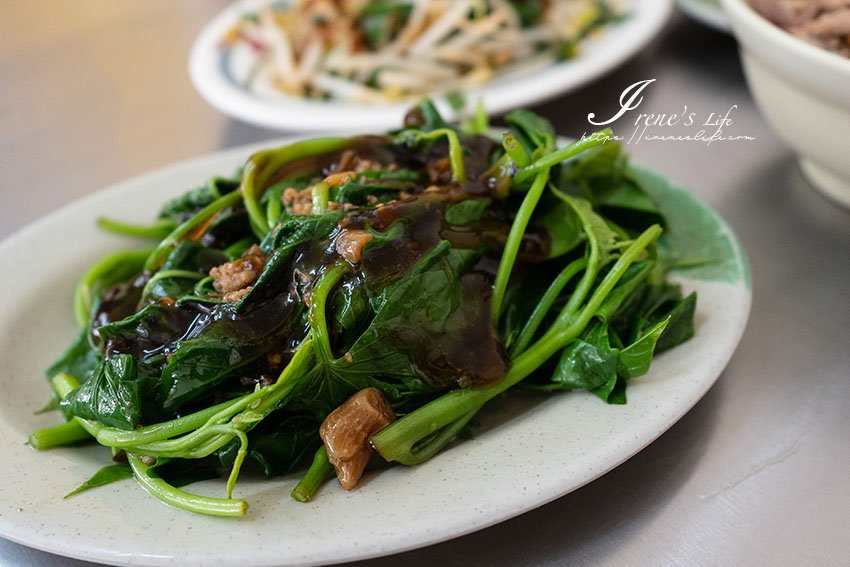 台北橋站美食｜鴨肉飯順口好吃，微帶淡淡煙燻味，點滿一桌小菜超澎拜，省錢可以選鴨肉便當