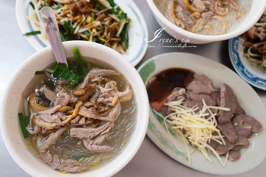 台北橋站美食｜鴨肉飯順口好吃，微帶淡淡煙燻味，點滿一桌小菜超澎拜，省錢可以選鴨肉便當