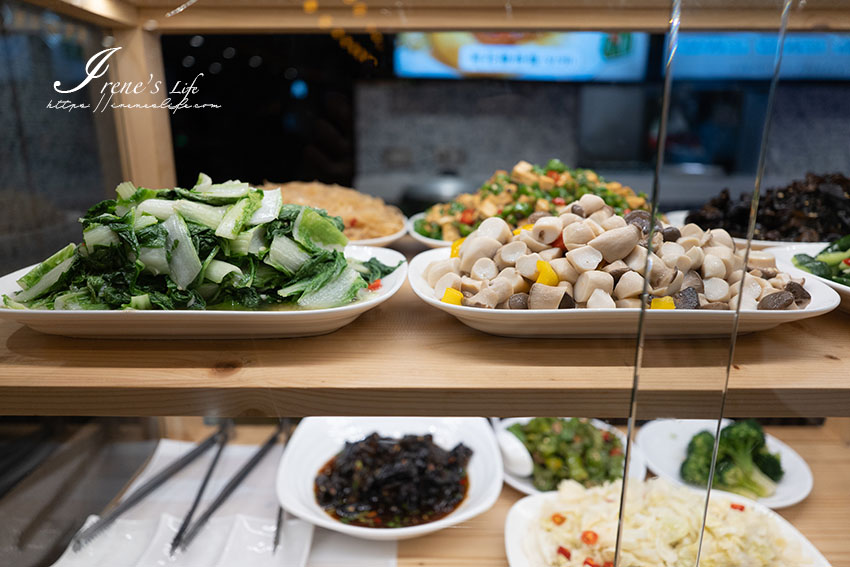 誠品生活南西店美食街｜阿花蕎麥麵入駐美食街，最便宜190元附三款小菜還有一碗湯