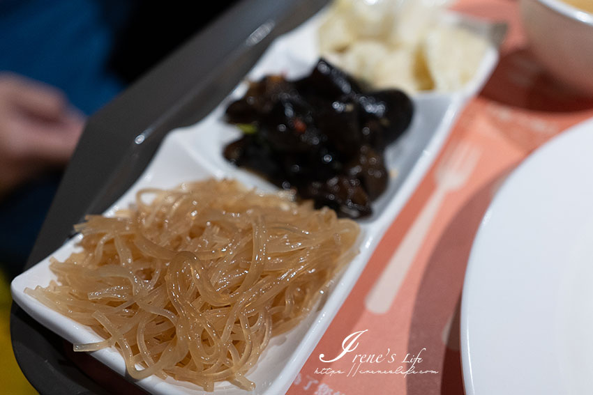 誠品生活南西店美食街｜阿花蕎麥麵入駐美食街，最便宜190元附三款小菜還有一碗湯