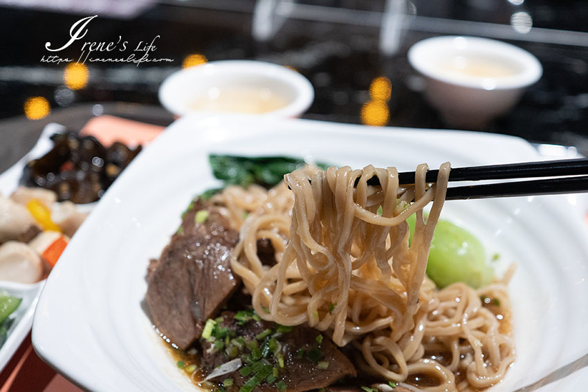 誠品生活南西店美食街｜阿花蕎麥麵入駐美食街，最便宜190元附三款小菜還有一碗湯