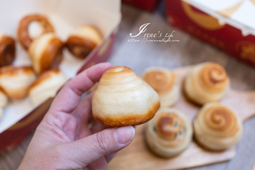 三重也有烤饅頭囉～還沒開門就開始排隊，原味、蔥花、花生三種口味，不想排隊可以事先預訂