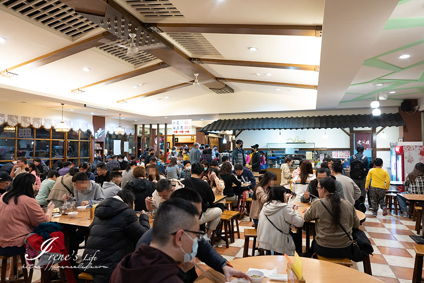 用餐就能免費無限豆花、豆漿吃到飽，根本是被牛肉麵耽誤的豆花店，還附停車場可使用