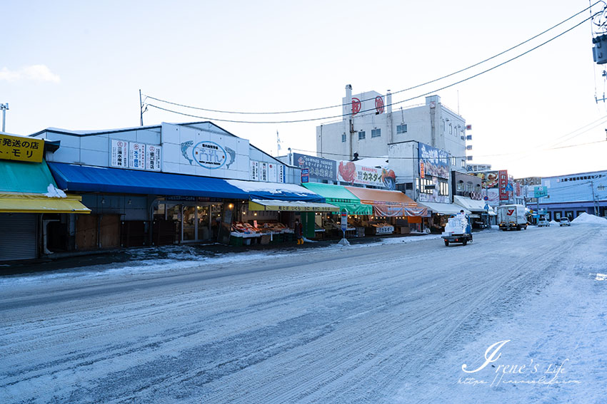 札幌場外市場吃現撈帝王蟹！早餐就吃痛風餐，杉山水産 根室かに市場一蟹二吃超滿足