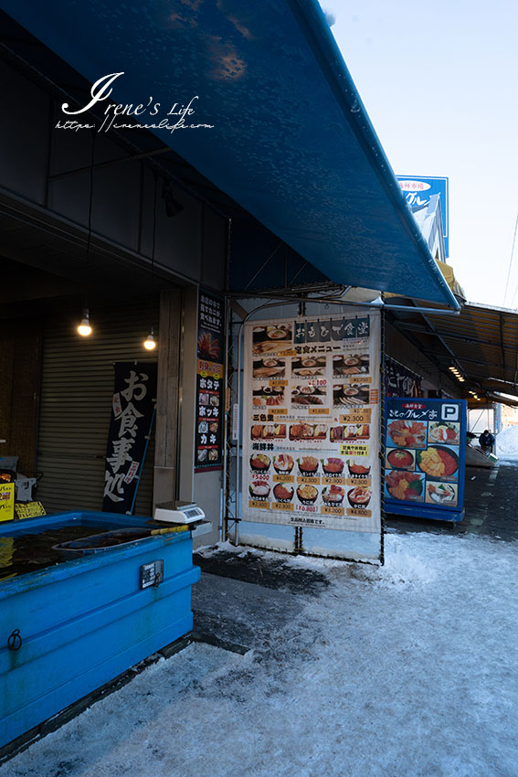 札幌場外市場吃現撈帝王蟹！早餐就吃痛風餐，杉山水産 根室かに市場一蟹二吃超滿足