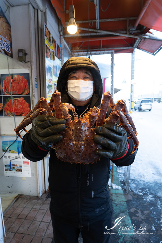 札幌場外市場吃現撈帝王蟹！早餐就吃痛風餐，杉山水産 根室かに市場一蟹二吃超滿足