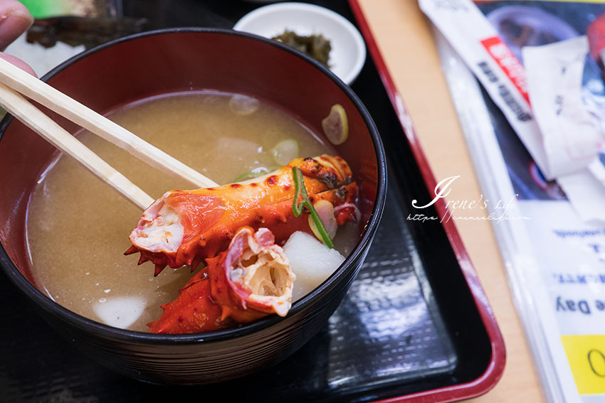 札幌場外市場吃現撈帝王蟹！早餐就吃痛風餐，杉山水産 根室かに市場一蟹二吃超滿足