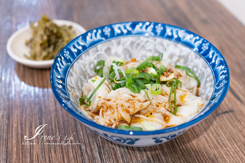 內科餐廳美食推薦，巷弄裡的牛肉麵，蕃茄味道超濃郁，貨真價實的番茄牛肉麵