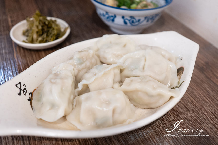 內科餐廳美食推薦，巷弄裡的牛肉麵，蕃茄味道超濃郁，貨真價實的番茄牛肉麵