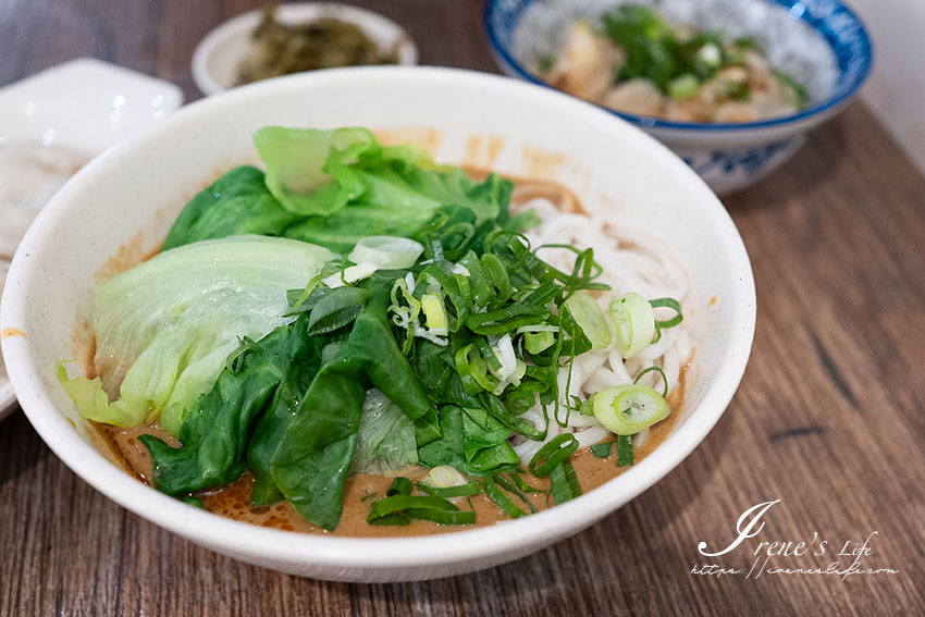 內科餐廳美食推薦，巷弄裡的牛肉麵，蕃茄味道超濃郁，貨真價實的番茄牛肉麵