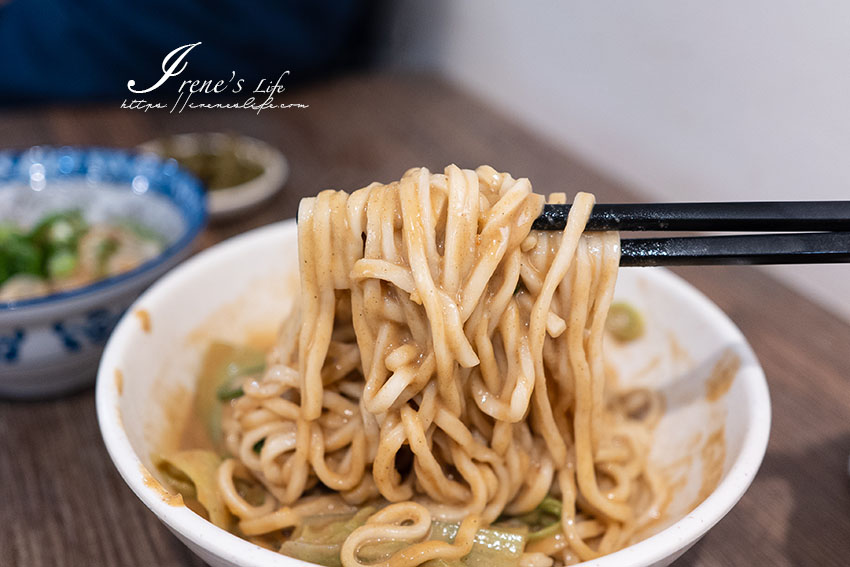 內科餐廳美食推薦，巷弄裡的牛肉麵，蕃茄味道超濃郁，貨真價實的番茄牛肉麵