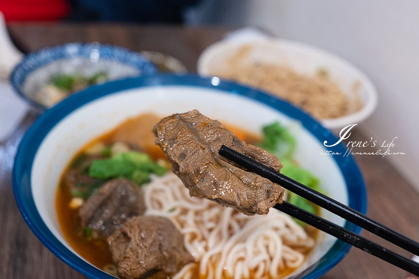 內科餐廳美食推薦，巷弄裡的牛肉麵，蕃茄味道超濃郁，貨真價實的番茄牛肉麵