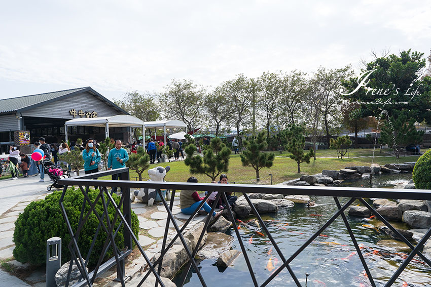 雲林免門票景點，餵牛吃草、餵魚、玩沙坑的超可愛親子景點，還有許多好吃伴手禮可以買