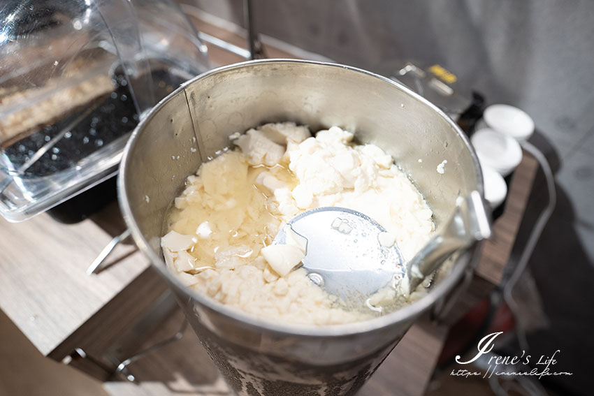 內用點一麵就可以飲料豆漿豆花吃到飽！最便宜只要120元，六種配料的豆花超有誠意，居然還有芋頭