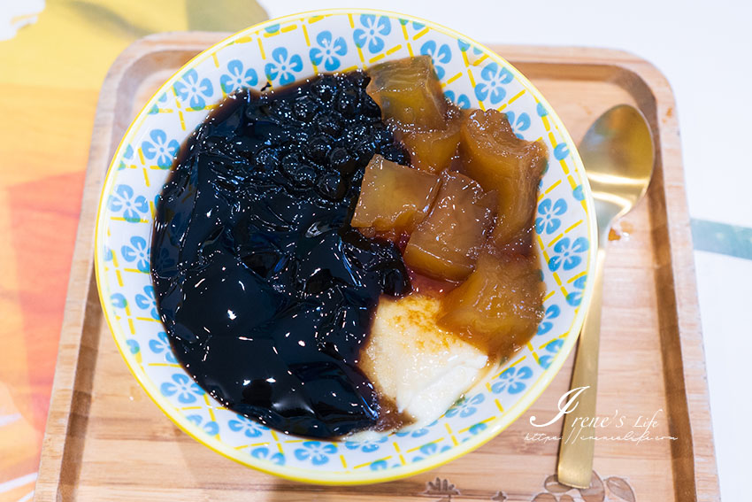 炙燒烤豆花三重也吃得到囉！每日限量供應～綿綿冰口味眾多，濃郁又大顆，消暑銅板價