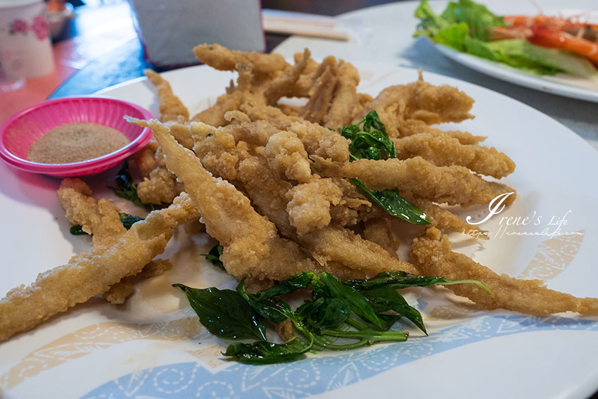 富基漁港海鮮餐廳，上菜速度極快，整桌都海鮮，5千桌菜飽到天靈蓋，份量很足口味尚可