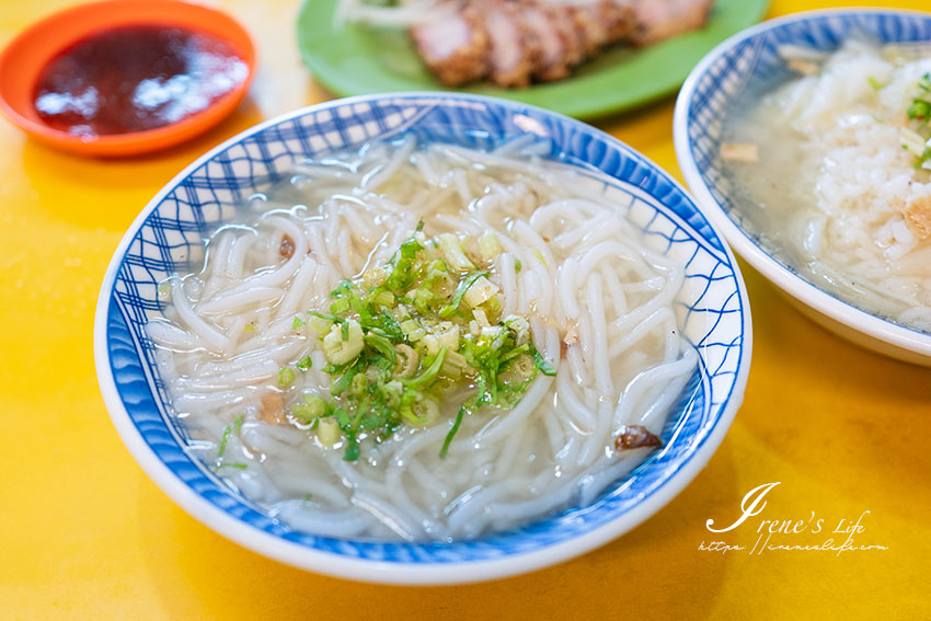 萬華古早味鹹粥米粉湯，一碗只要20元，單人份的海鮮綜合炸物適合一個人就能吃