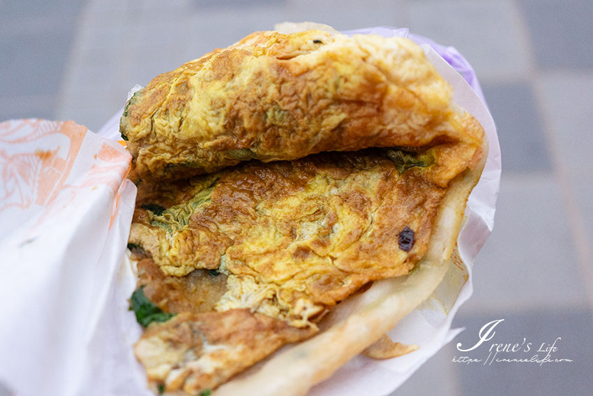 三重好吃的九層塔蔥油餅搬到新店面家囉，餅皮超酥脆口味多，在地人最愛的下午茶首選