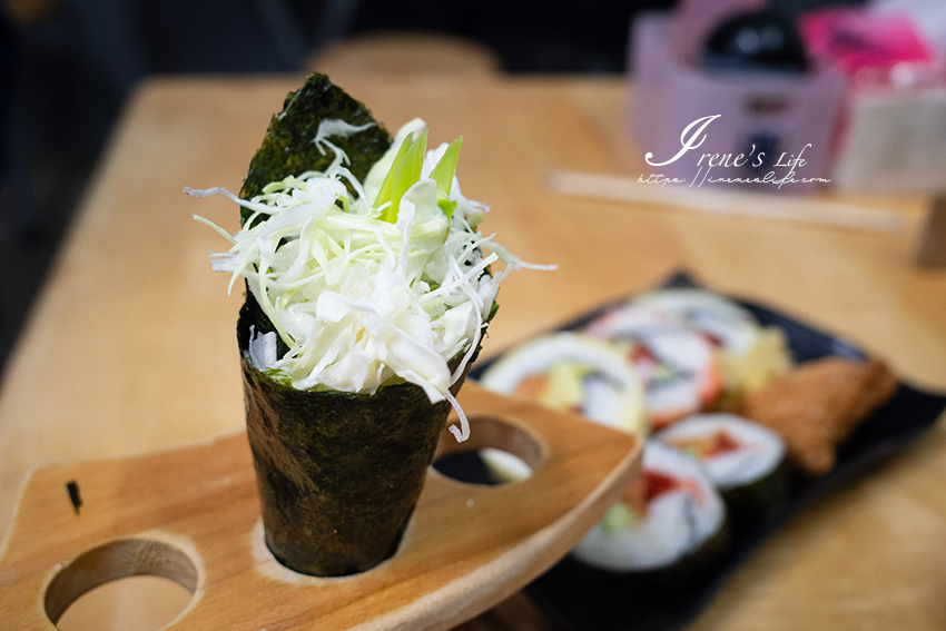 士林夜市隱藏版美食｜沒招牌沒店名的平價日式小攤，鍋燒烏龍麵、壽司捲高人氣