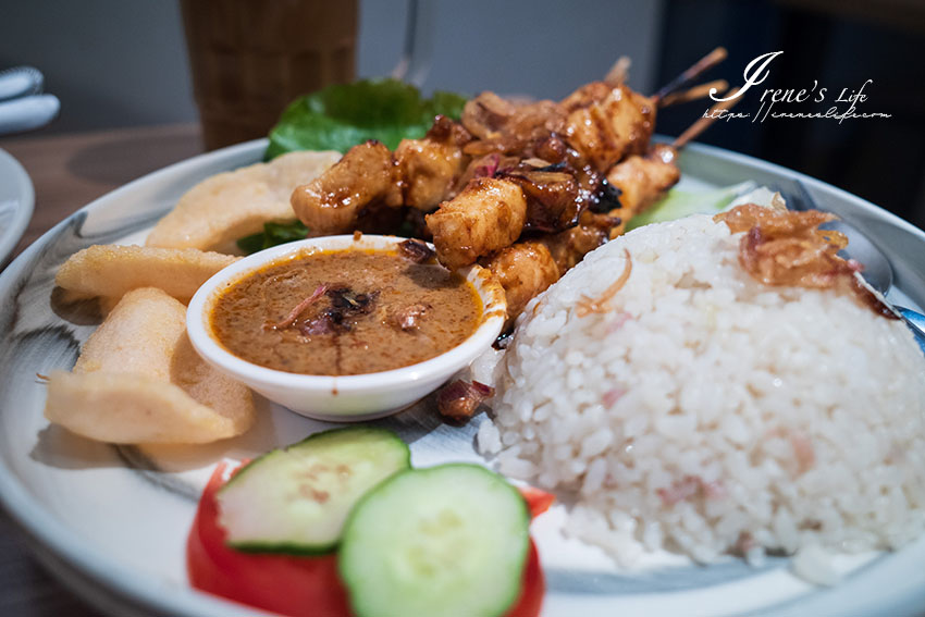 近光華商場/三創生活園區的印尼料理，藏在巷子內的低調美食，生意很好建議先訂位