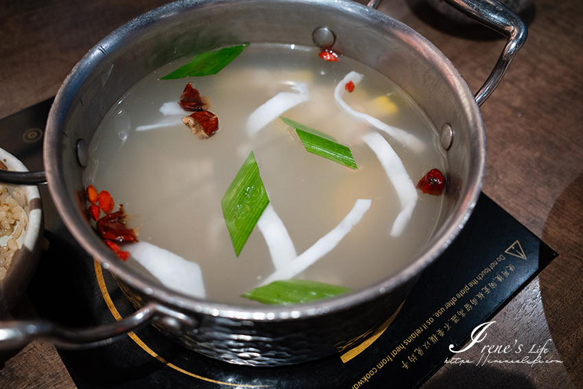 桃園台茂購物中心美食｜這一小鍋，裝潢懷舊復古，自助吧提供飲料冰品無限供應