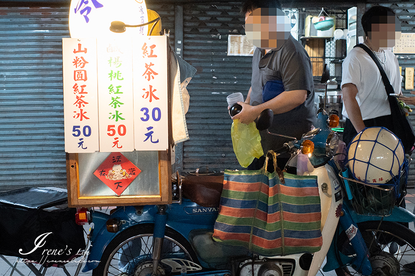 夜裡騎樓出沒的小檔車，古早味袋裝紅茶冰！出攤時間、當天口味、已完售通通請見FB