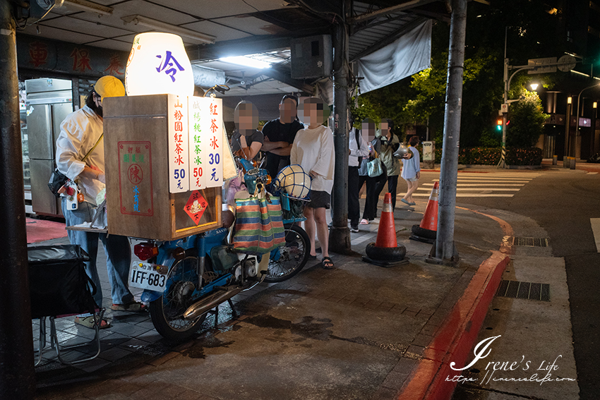 夜裡騎樓出沒的小檔車，古早味袋裝紅茶冰！出攤時間、當天口味、已完售通通請見FB