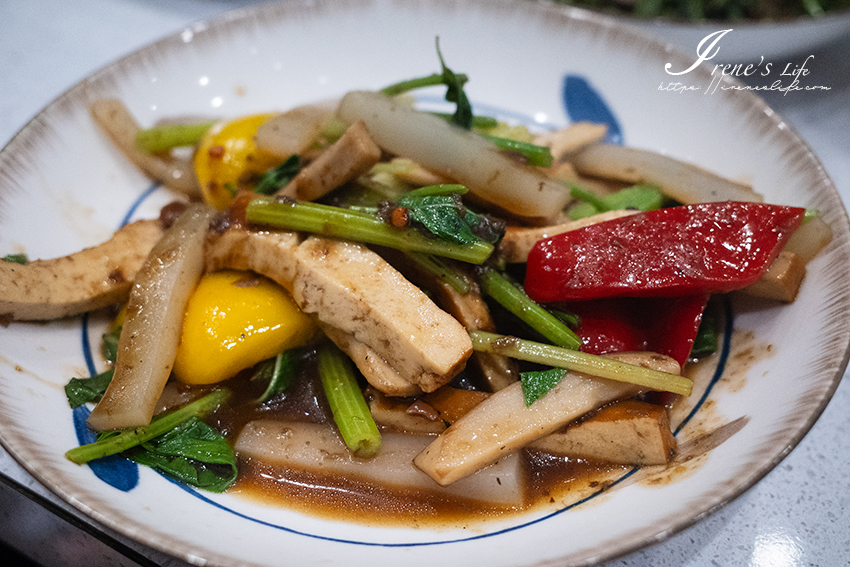 三重素食鐵板燒｜只能現場排隊不能預約，內用白飯、熱湯、飲料、甜點無限供應