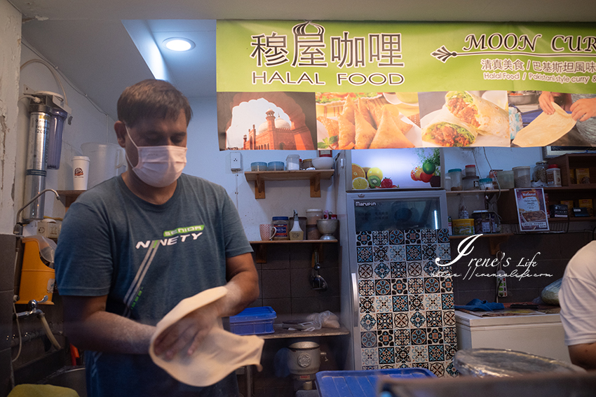 淡水老街必吃美食，現點現甩烤的巴基斯坦甩餅，蔬菜甩餅料多飽滿，吃一個超撐