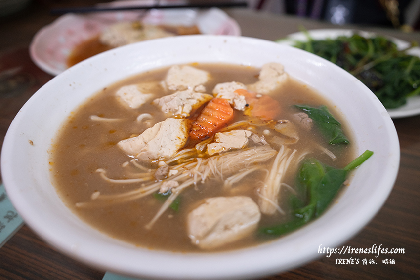 淡水素食小吃推薦｜臭香四溢的清蒸臭豆腐、臭豆腐拉麵、番茄燉飯、蘿勒燉飯、白玉湯包