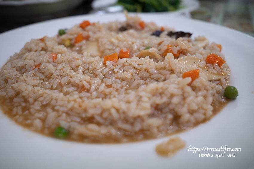 淡水素食小吃推薦｜臭香四溢的清蒸臭豆腐、臭豆腐拉麵、番茄燉飯、蘿勒燉飯、白玉湯包