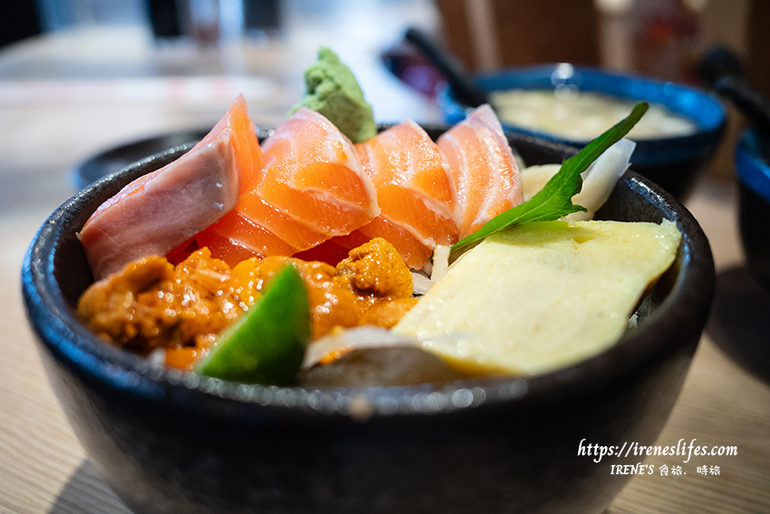 捷運中山國中站人氣最高的躼腳日式料理，生魚片每片都又大又厚，味噌湯還有魚肉