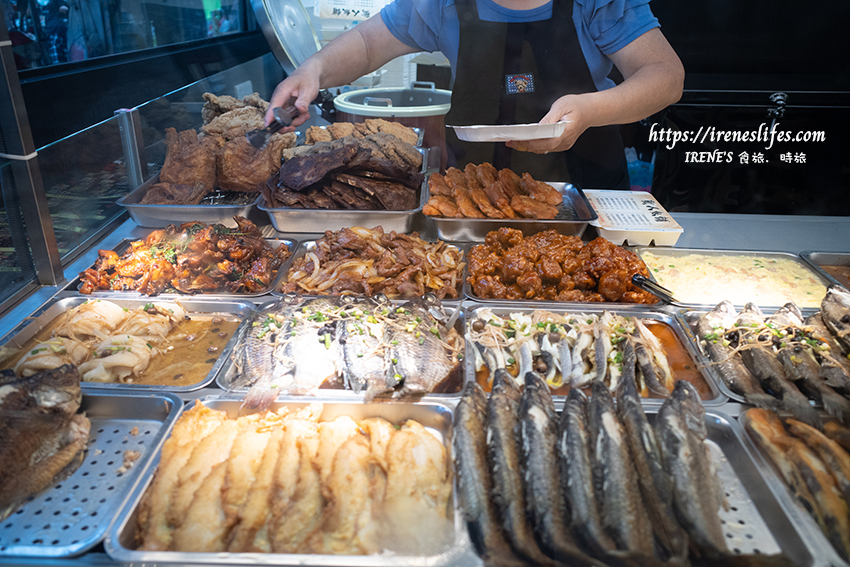 集美街新開便當店，主菜選擇性多，內用炒麵、白粥、白飯、飲料、熱湯無限供應