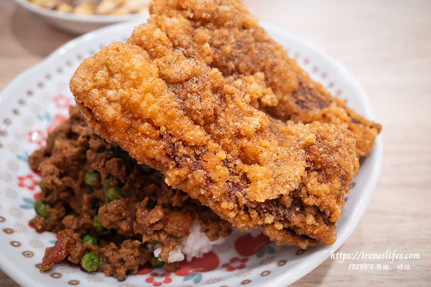 蘆洲新開幕蔬食，「點頭蔬食」新品牌，泰式打拋飯、椒麻菇排飯、脆皮烤鴨、月亮蝦餅