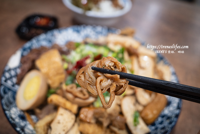 東引快刀手插旗三重，酸菜滷肉飯、牛油麻醬麵、超強滷味、巨無霸大貢丸，宵夜場也沒問題