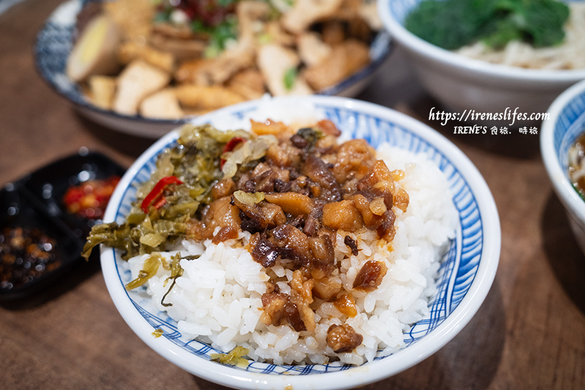 東引快刀手插旗三重，酸菜滷肉飯、牛油麻醬麵、超強滷味、巨無霸大貢丸，宵夜場也沒問題