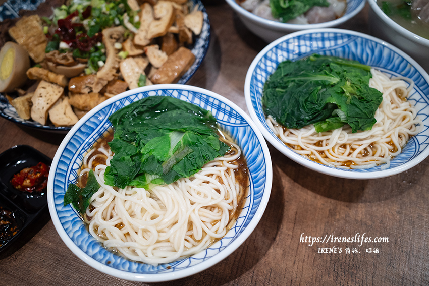 東引快刀手插旗三重，酸菜滷肉飯、牛油麻醬麵、超強滷味、巨無霸大貢丸，宵夜場也沒問題