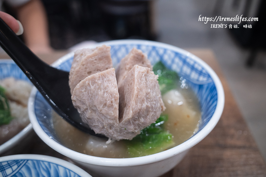 東引快刀手插旗三重，酸菜滷肉飯、牛油麻醬麵、超強滷味、巨無霸大貢丸，宵夜場也沒問題