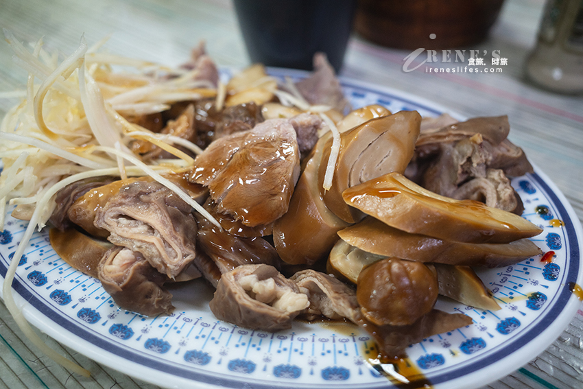 汐止五堵車站美食，沒招牌超隱密的小吃店但生意好到炸，什錦湯麵超有古早味