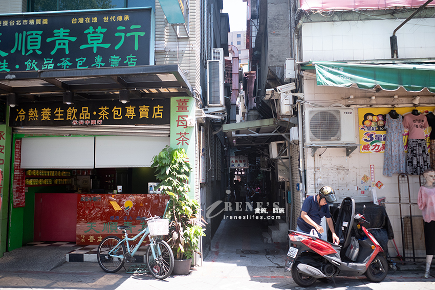 藏在巷弄裡的萬華福州元祖胡椒餅，店前一堆人等出爐，傳承70年的萬華在地小吃