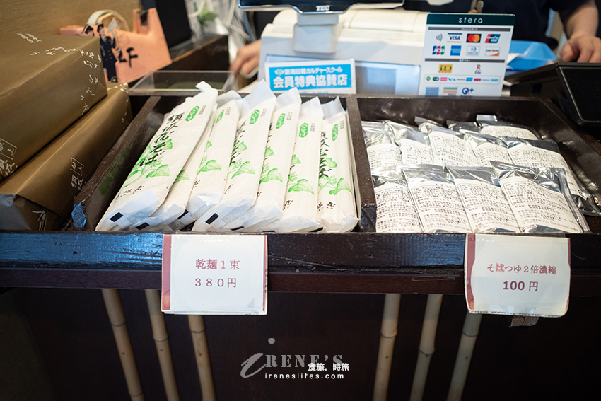 新潟駅前走路4分鐘，必吃新潟名物片木蕎麥麵，看似無奇卻相當可口，店內還有其它郷土料理