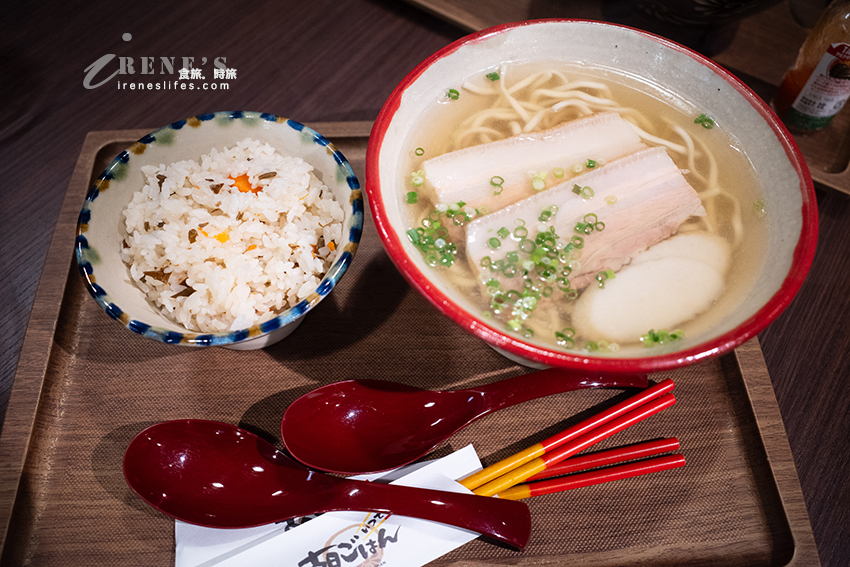 沖繩國際通上推薦隨時可吃早餐店，塔可飯、沖繩麵、雜炊粥都有，內用還有飲料無限供應