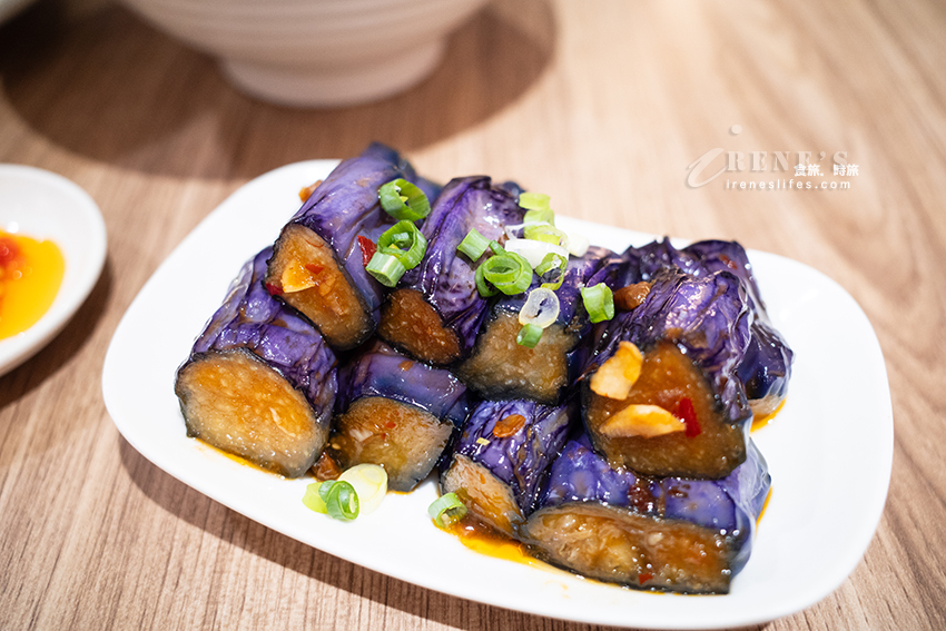 平替版鼎泰豐，永和好吃排骨蛋炒飯、紅油抄手、酸菜白肉湯，口味份量都不差