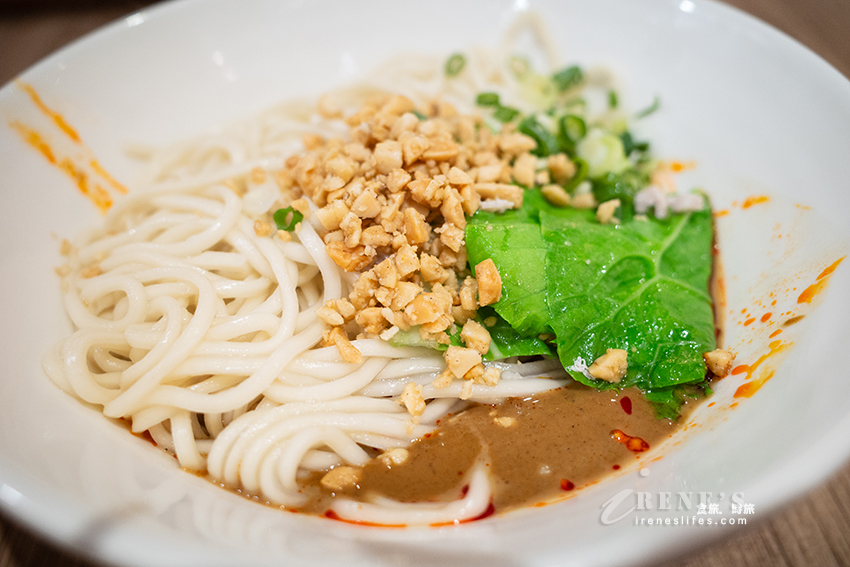 平替版鼎泰豐，永和好吃排骨蛋炒飯、紅油抄手、酸菜白肉湯，口味份量都不差