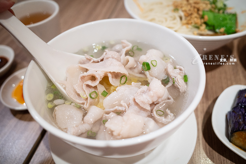 平替版鼎泰豐，永和好吃排骨蛋炒飯、紅油抄手、酸菜白肉湯，口味份量都不差